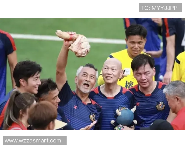 真人秀足球明星背后的故事与荣耀揭秘,球场之外的生活与挑战 真人秀足球明星背后的故事与荣耀揭秘,球场之外的生活与挑战